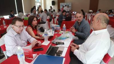 Empresarios peruanos y hondureños tuvieron reuniones de 30 minutos en misión comercial.