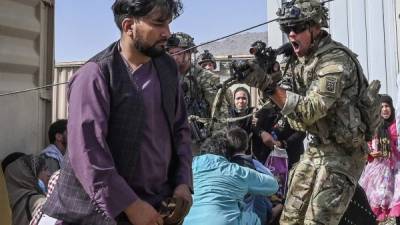 Los soldados estadounidenses mantienen el control del aeropuerto de Kabul para evacuar a miles de refugiados y ciudadanos./AFP.