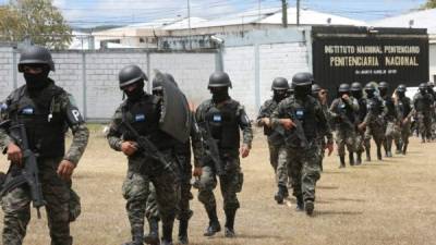 Elementos de la PMOP al concluir la operación en la Penitenciaría Nacional de Támara.