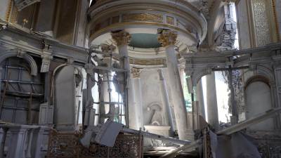 Dos personas murieron y una catedral ortodoxa resultó destruida en unos ataques rusos nocturnos contra la ciudad portuaria de <b>Odesa</b>, indicaron este domingo las autoridades de Ucrania, cuyo presidente prometió “represalias” contra Moscú.