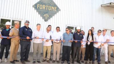 Los representantes de Fortune y las autoridades de Gobierno inauguraron la planta de procesamiento.
