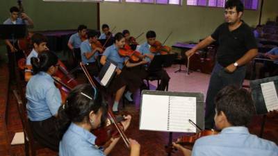 Estudiantes de la escuela Victoriano López durante uno de sus ensayos.