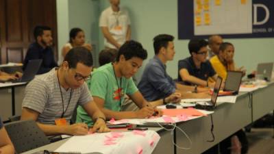 Emprendedores tecnológicos mientras participaban en los talleres del Honduras Digital Challenge, realizado el mes pasado en la USAP.