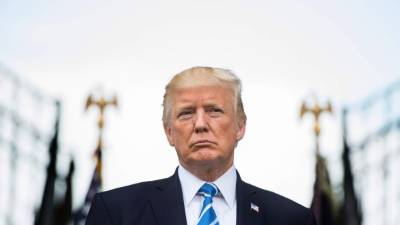 El presidente Donald Trump habló para la prensa sobre Venezuela en su club de golf en Bedminster (Nueva Jersey). / AFP PHOTO / JIM WATSON