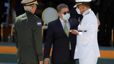 Juan Orlando Hernández durante la ceremonia de traspaso de la Jefatura del Estado Mayor Conjunto y retiro de la XXIII promoción de oficiales de la institución castrense.