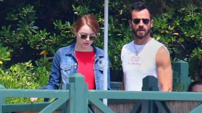 Emma Stone y Justin Theroux. Foto: Grosby.