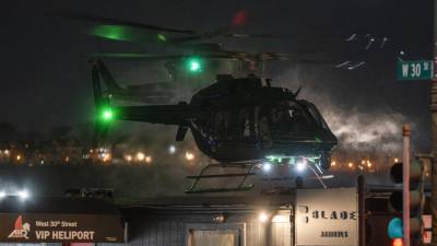 Fotografía que muestra el helicóptero dónde es trasladado el presidente de Venezuela, Nicolás Maduro, este sábado en el helipuerto Westside en Nueva York (Estados Unidos).