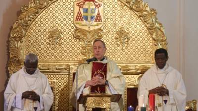 El cardenal Óscar Andrés Rodríguez encabezó la jornada de oración por Honduras.