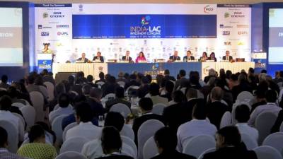 Autoridades indias y latinoamericanas presidieron la sesión inaugural del cónclave ayer en Nueva Delhi.