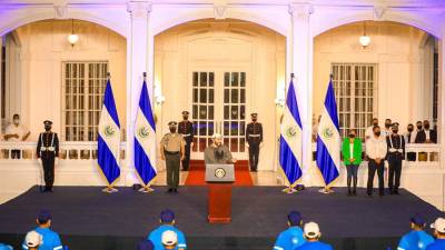 El Gobierno de Bukele desmintió acusaciones de usar un polémico software para espiar a los periodistas.