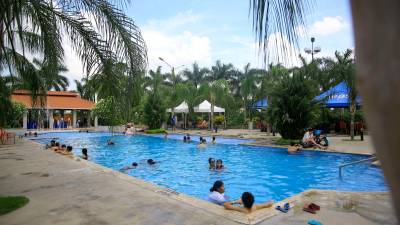 Diversión. En el hotel Copantl, muchos turistas aprovecharon el sol para disfrutar el día en la piscina. Foto: Melvin Cubas
