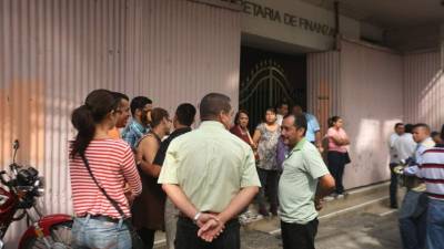 A maestros del sector público a nivel nacional se les adeuda su salario.