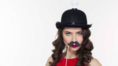 Sorprenda a sus amigos con disfraces sencillos, pero llenos de humor.