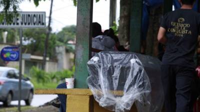 Familiares de Rubén Mejía y José Abelardo Madrid reclamaron los cuerpos de sus parientes.