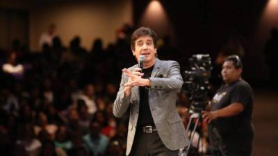 Gebel es famoso por sus mensajes llenos de positivismo que motivan sobre todo a los jóvenes.