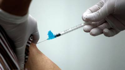 La investigación mostró un 67% menos de riesgo de infección para la combinación de AstraZeneca y Pfizer.