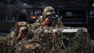 El Gobierno salvadoreño aseguró hoy que 'lo peor' de la crisis generada por el 'boicot' de las pandillas al servicio del transporte público 'ha pasado ya', gracias al despliegue del Ejército en las calles.
