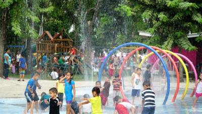 Los 14 parques son visitados a diario por lo chicos y grandes, los cuales disfrutan de las distintas zonas de juego y esparcimiento, como áreas de juegos para niños, andadores, areas húmedas, juegos de arena, canchas de fútbol, pistas de ciclovías, pista para patinaje y áreas de picnic.