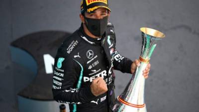Lewis Hamilton se impuso en el Gran Premio de España, sexta fecha de la temporada, y sacó más ventaja en la punta del campeonato. Foto AFP.