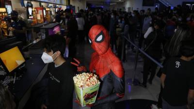 La película del superhéroe arácnido recaudó 14 millones de dólares durante su sexto fin de semana en cines.