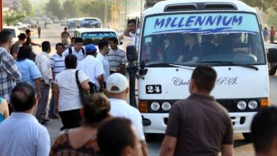 El presidente Hernández juramentó a los nuevos zares del transporte en el país.