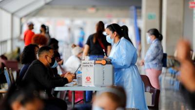 La pandemia de covid-19 en Honduras se comenzó a expandir en marzo de 2020 y desde entonces ha dejado 10,965 muertos y 451,595 contagios.