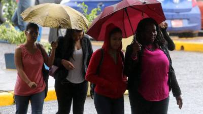 Habrá lluvias y chubascos en la mayor parte del territorio por una cuña de alta presión débil.