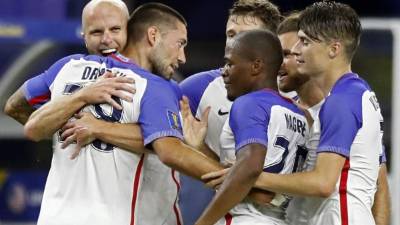 Los jugadores de Estados Unidos celebrando el gol de Clint Dempsey ante Costa Rica. Foto EFE
