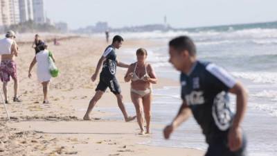 La Selección de Honduras terminó su preparación física sobre la arena del mar de Fort Lauderdale en Florida, Estados Unidos.