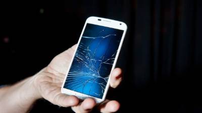 Para los miles, por no decir millones de usuarios con pantallas rotas, esta idea les puede parecer muy atractiva.