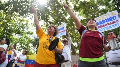 Venezolanos en Argentina protestaron contra el posible viaje del mandatario venezolano a la cumbre de la Celac en Buenos Aires.
