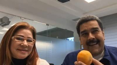 Momentos en que Nicolás Maduro y su esposa realizaban en Facebook Live