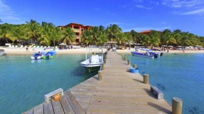 Honduras, Islas de la Bahia, Roatan Island. West Bay. Mahogany Bay