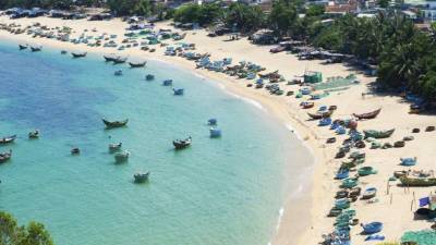 Vietnam está ubicada en el este de la Península Indochina y al sureste de Asia, en una zona totalmente tropical.