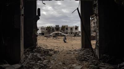 Escombros del hospital dañado de Al-Shifa, en medio del alto el fuego entre Israel y Hamas, en la ciudad de Gaza.