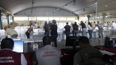 Las elecciones serán vigiladas por 12,700 observadores.