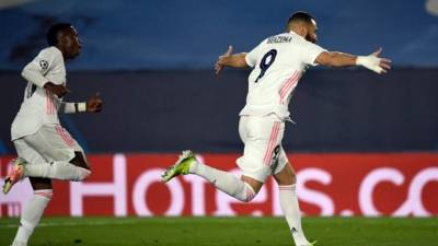 Real Madrid's French forward Karim Benzema (R) celebrates his goal during the UEFA Champions League round of 16 second leg football match between Real Madrid CF and Atalanta at the Alfredo di Stefano stadium in Valdebebas, on the outskirts of Madrid on March 15, 2021. (Photo by PIERRE-PHILIPPE MARCOU / AFP)