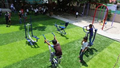 El mandatario hondureño, Juan Orlando Hernández, inauguró el parque donde miles de familias pueden disfrutar.