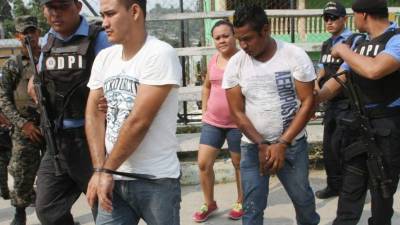 En San Manuel, Cortés, fueron detenidos Javier Alexander Solís, Héctor Aníbal Barahona y Johana Solís.
