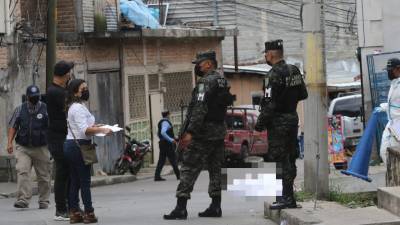 Escena de la masacre, en donde fueron asesinadas tres personas en Tegucigalpa. Fotografía: LA PRENSA.