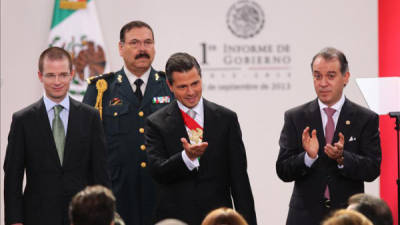 El presidente de México Enrique Peña Nieto durante la presentación del primer informe de su gobierno en la residencia oficial de Los Pinos en Ciudad de México (México). EFE