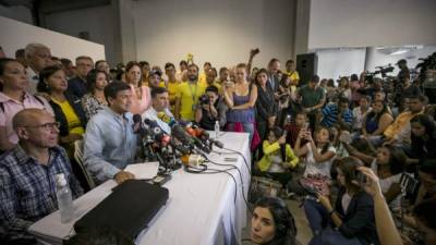 El candidato derrotado a la gobernación del bastión opositor de Miranda, Carlos Ocariz, denunció fraude en comicios.