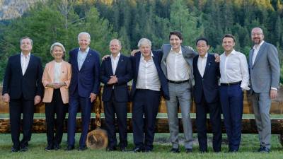Los líderes de las potencias occidentales posan para la foto grupal en el castillo bávaro de Elmau.