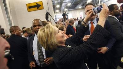 Celebridades como Leonardo DiCaprio, Sarah Jessica Parker, Matthew Broderick y Jennifer Lopez lideran eventos para recaudar fondos para la campaña presidencial de Hillary Clinton.