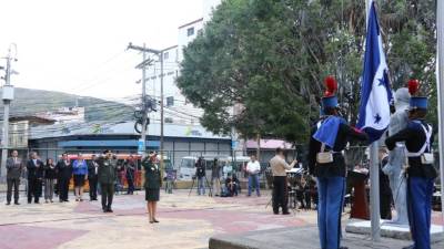 En distintas ciudades del país, desde muy temprano iniciaron los actos conmemorativos al 196 aniversario de Independencia.