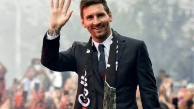 Messi se ha comprometido con el club de la capital francesa por dos temporadas, más una opcional. Foto AFP.