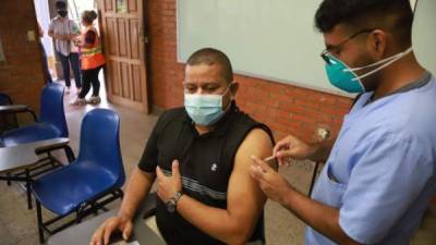 Más sampedranos se han inmunizado. Foto: Franklyn Muñoz.