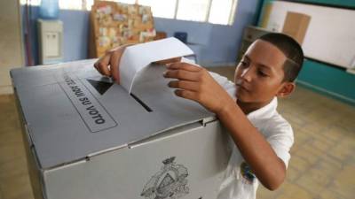 Con las elecciones escolares se pretende cultivar en los estudiantes los valores democráticos.