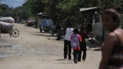 Niños de los bordos se retiran de la escuela por falta de recursos. Foto: Cristina Santos