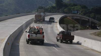 Por el paso a desnivel pasan los carros que van de San Pedro Sula a Tegucigalpa, y viceversa.